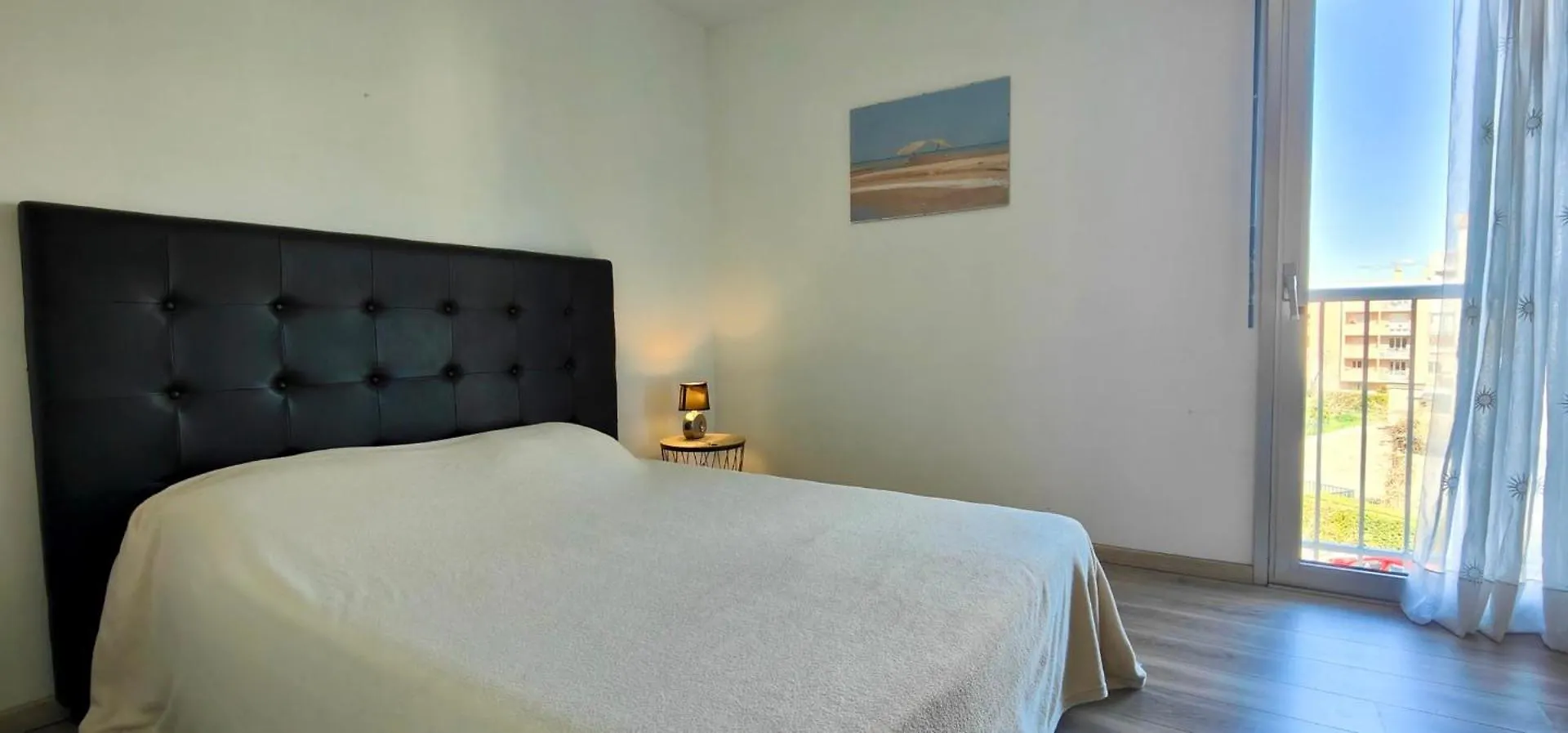 Charming T2 With Balcony Near The Port Of Frejus Apartment 0*,
