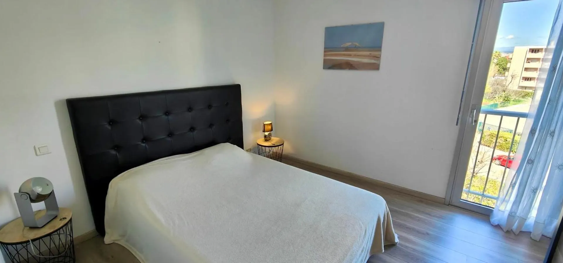 Charming T2 With Balcony Near The Port Of Frejus Apartment